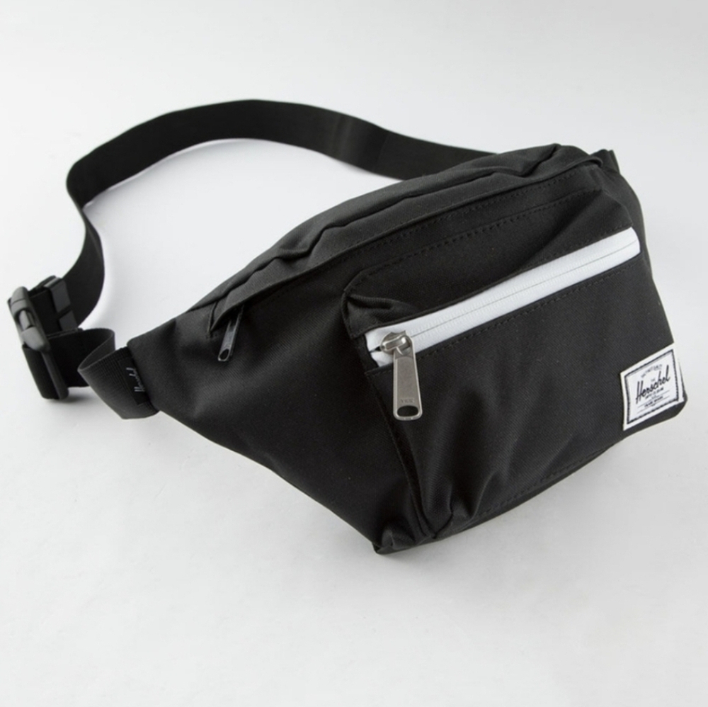 Herschel Supply Company Seventeen Hip Pack Black And White NWT 102025 - Picture 2 of 7